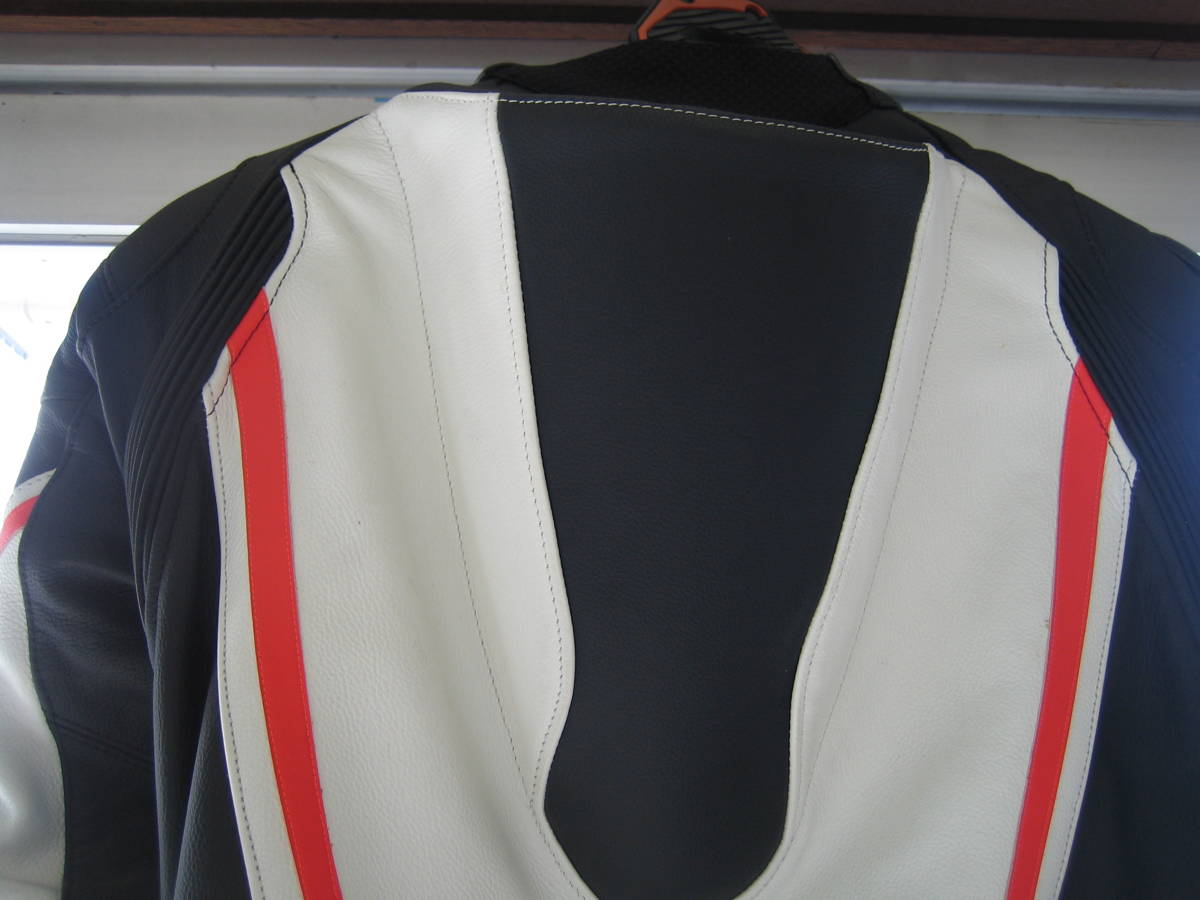 ダイネーゼ | DAINESE 革ツナギ レーシングスーツ 人気レザースーツのフィット感を実際にバイクに跨ってレビュー！ イギリスGPでみせた特別なレーシングスーツのご紹介！ Dainese レディース 1PC LEATHER DAiNESE SUIT PERF Webike バイク用品通販