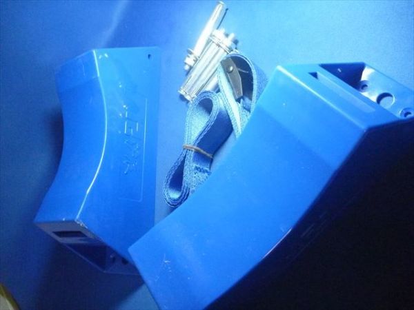 小型ボートのフロート固定に便利なパーツ 4個セット、2馬力ボートなど 新形状 釣り針やヒレが刺さらない ボート用品 自作用 2馬力 ミニボート 全9色 4本セット ボート用サイドフロート ポリエチレン製 B5 | ボート用 2分割&frasl;3