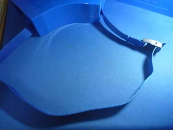 小型ボートのフロート固定に便利なパーツ 4個セット、2馬力ボートなど 新形状 釣り針やヒレが刺さらない ボート用品 自作用 2馬力 ミニボート 全9色 4本セット ボート用サイドフロート ポリエチレン製 B5 | ボート用 2分割&frasl;3