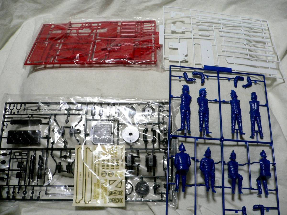 バンダイ 1/16 1914年型 デニス モーター ファイア エンジン(消防車)未 