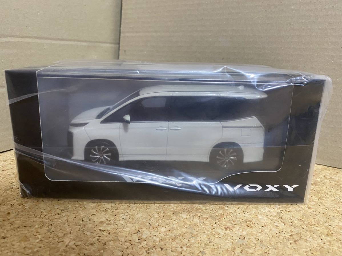 新品 非売品 新型トヨタヴォクシーVOXY ミニカー1/30スケールダイ 