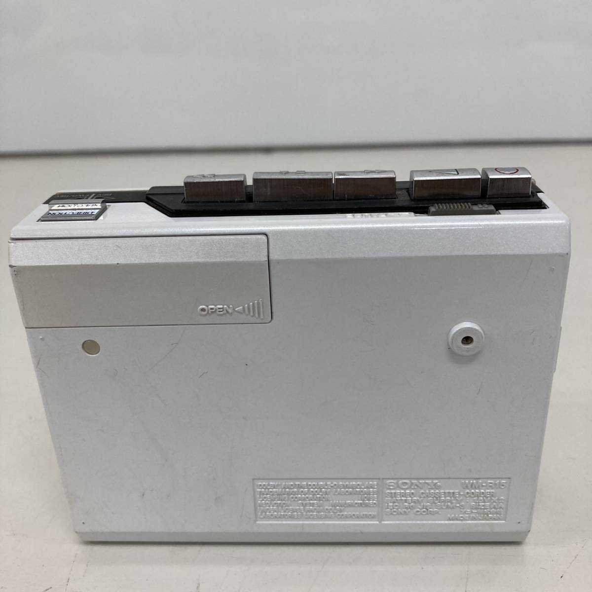 ジャンク出品 SONY ソニー WM-R15 カセットウォークマン/013-055