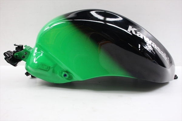 ZX-10[16ガソリンタンク 公式通販 ※外観に大きな損傷は無し]｝G 2026年