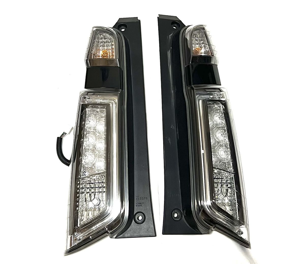 N-WGNカスタム 純正LEDテールランプ 左右 新品 N-WGNカスタム用純正新