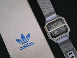 アディダス ADIDAS 腕時計のYahoo!オークション(旧ヤフオク!)の相場