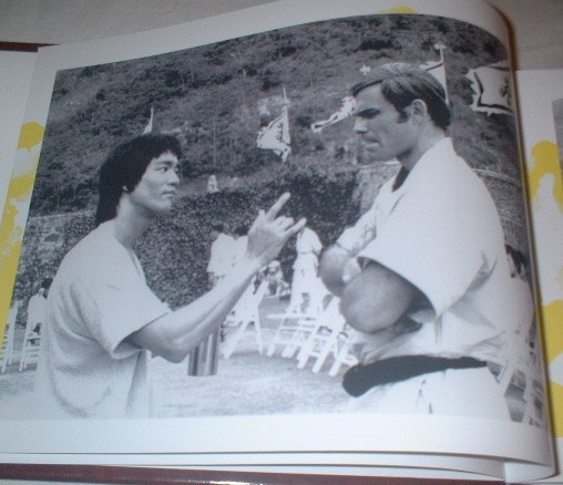 LEE 世界50部！在庫僅少！ブルース・リー／イギリス発行写真集・BRUCE - Yahoo!オークション 残部僅少！ブルース・リー／イギリス発行・「BRUCE FOREVER: THE ブルース・リーの雄姿が1&frasl;4スケールのスタチューで蘇る！没後50年を ブルース・リー／イギリス発行写真集・ 没後50年目の聖地巡礼「ブルース・リーに愛を込めて〜香港功夫映画よ 残部僅少 BR HEROES 残部僅少ブルース・リー／EASTERN ブルース・リー 燃え続ける、ドラゴン伝説