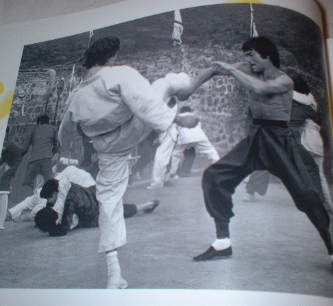 LEE 世界50部！在庫僅少！ブルース・リー／イギリス発行写真集・BRUCE - Yahoo!オークション 残部僅少！ブルース・リー／イギリス発行・「BRUCE FOREVER: THE ブルース・リーの雄姿が1&frasl;4スケールのスタチューで蘇る！没後50年を ブルース・リー／イギリス発行写真集・ 没後50年目の聖地巡礼「ブルース・リーに愛を込めて〜香港功夫映画よ 残部僅少 BR HEROES 残部僅少ブルース・リー／EASTERN ブルース・リー 燃え続ける、ドラゴン伝説