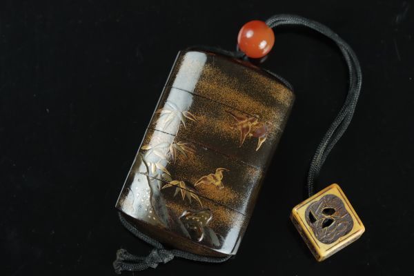 FEB065 金蒔絵印籠 鷹 小禽 竹笹 提げ物 骨製根付