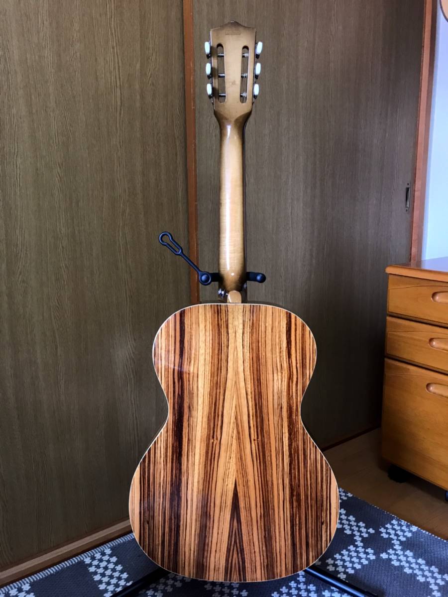 『KAWAI　M40』河合楽器 スロテッドヘッド ゼブラウッド 希少品 ショートスケールで弦高も低く弾きやすく小ぶりで可愛いギターです。