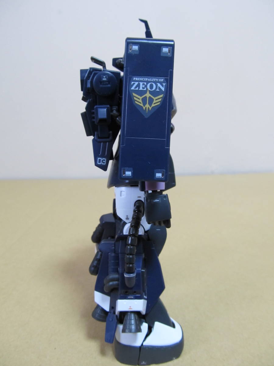 RG 1/144 黒い三連星専用ザクⅡ 素組完成品 ジャンク プレミアム 