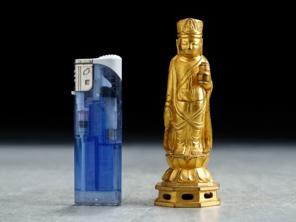 R048. 人間国宝【香取正彦】作 金彩銅観世音菩薩像 高10.6cm 共箱付属 / 仏像金工美術銅像 貝円空彫～面影菩薩（江戸時代） ffffff>xvpbvx ガンダーラ 桐共箱 横物 文殊菩薩
