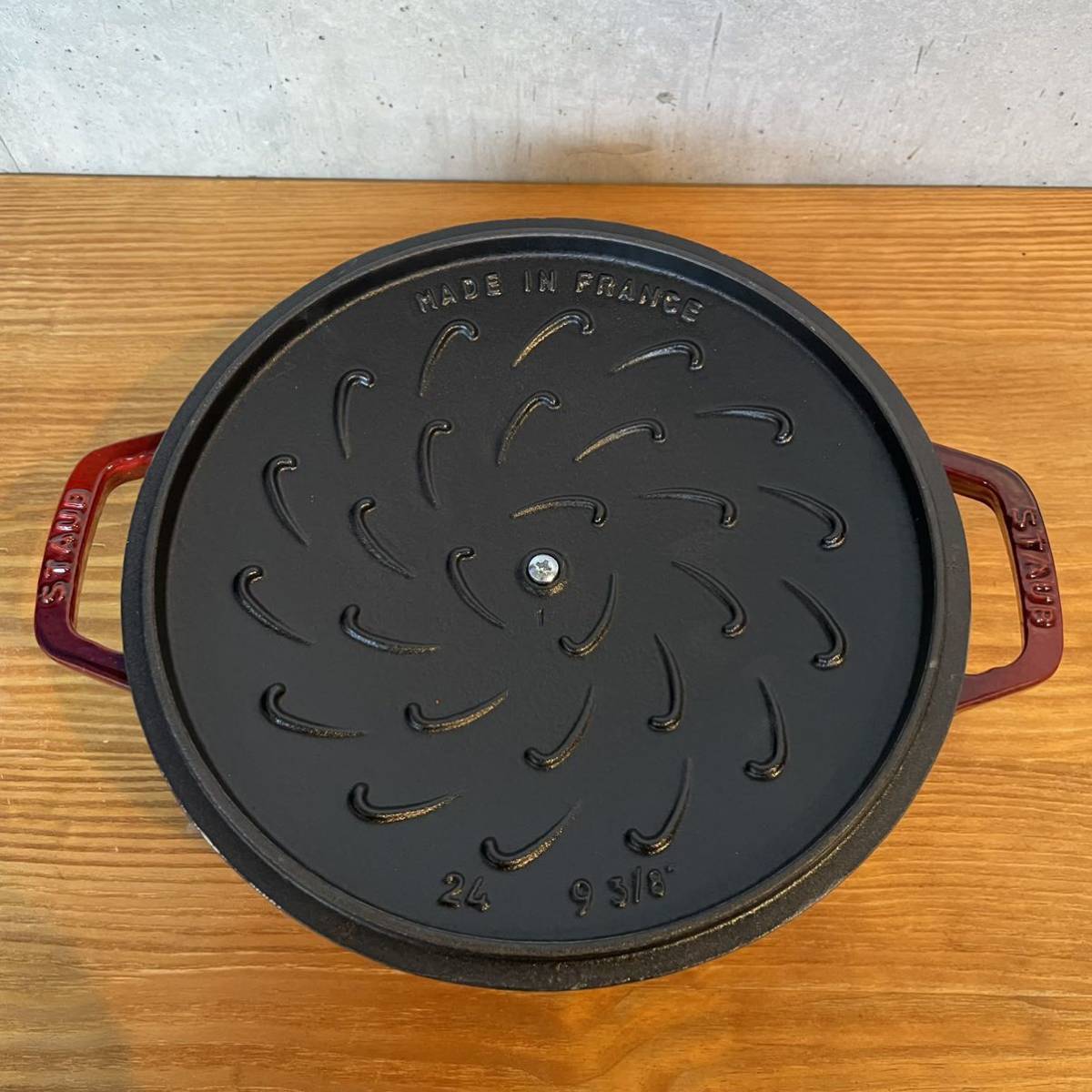 ストウブ STAUB 両手鍋 スノーフレーク 24cm キッチン・食器 ストウブ STAUB 両手鍋 スノーフレーク 24cm