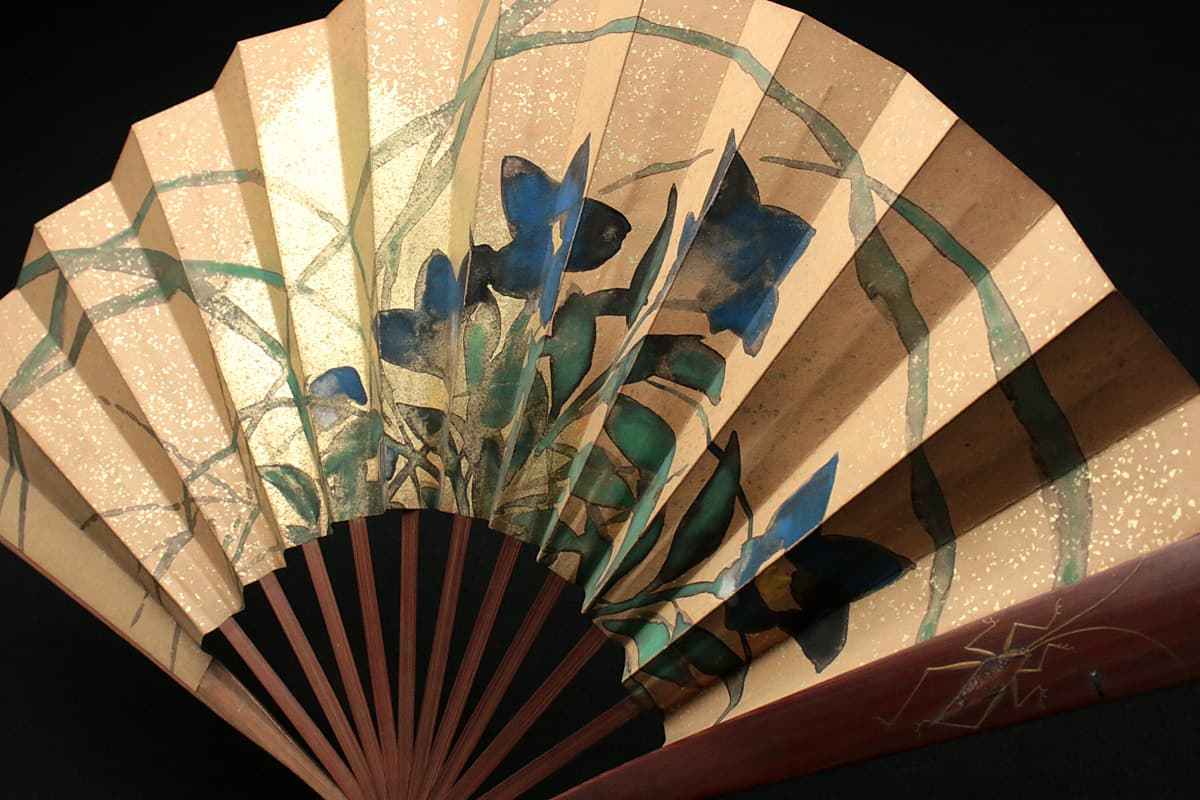 古美術 蒔絵 短冊掛 扇子掛 松に鳥 骨董 インテリア 看板 CZ920 時代物 松虫蒔絵竹親骨 紙本 彩色 桔梗図 飾り扇 全長27.2cm/開