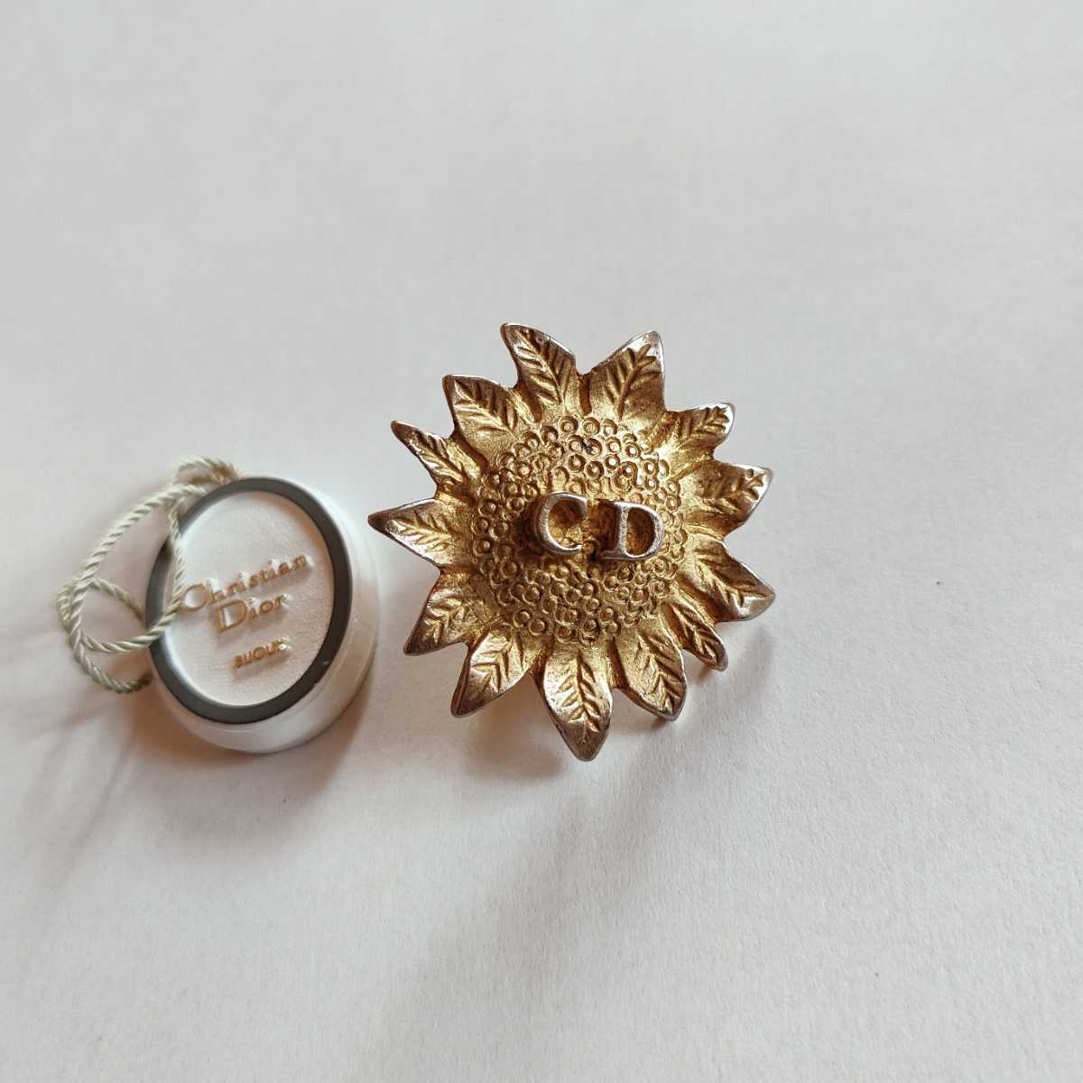 フラワー　ピンブローチ ゴールドカラー ディオール　Dior Christian Dior クリスチャンディオール ひまわり 花 フラワー