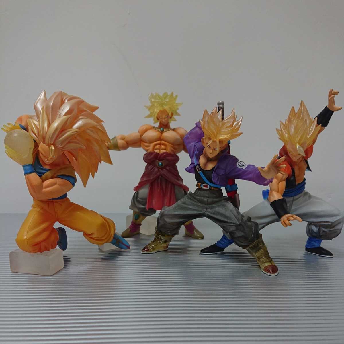 ドラゴンボールZ 組立式アクションポーズフィギュア 4体 クリアカラー 