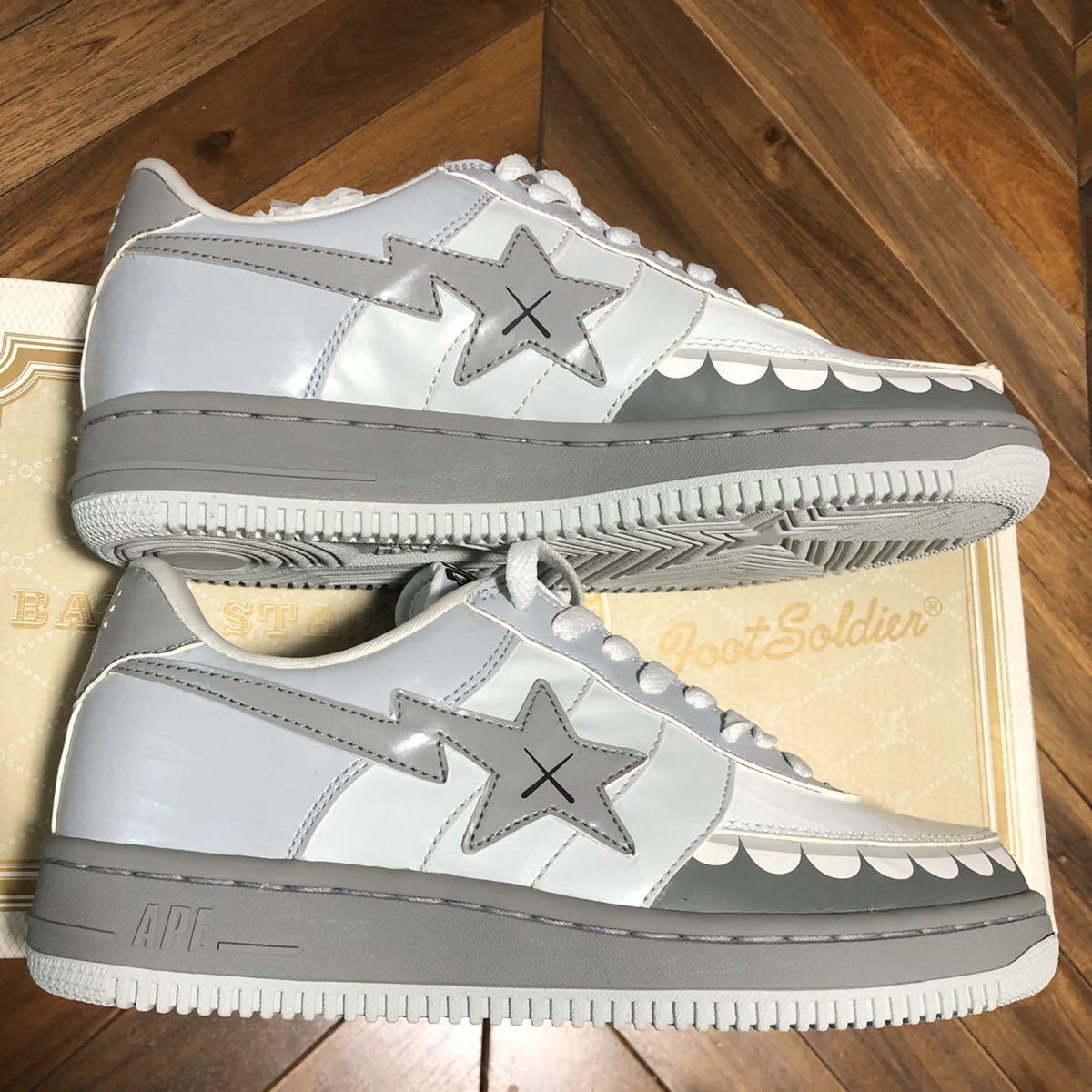 DS KAWS BAPESTA OG FS-001 LOW WHITE BEIGE US8.5 26.5CM BAPE STA 