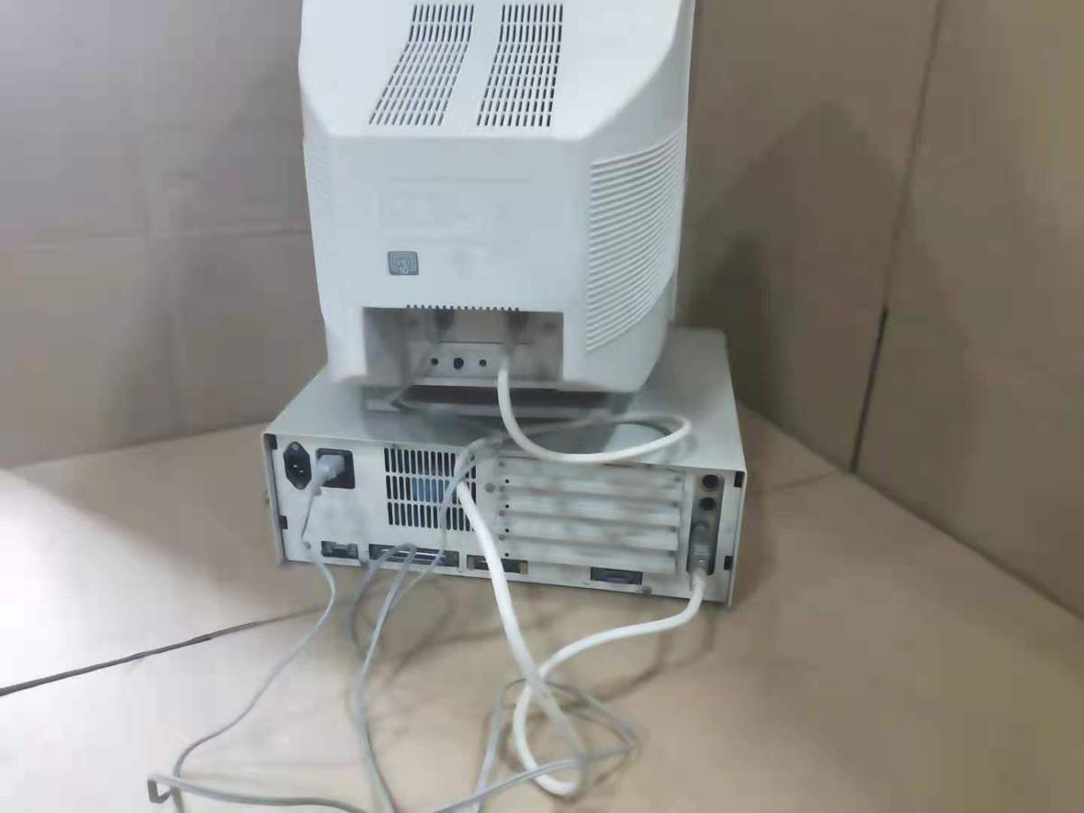 ① NEC PC-9801VM ⁄ PC98シリーズ ⁄中古品 通電確認済み 動作は未確認