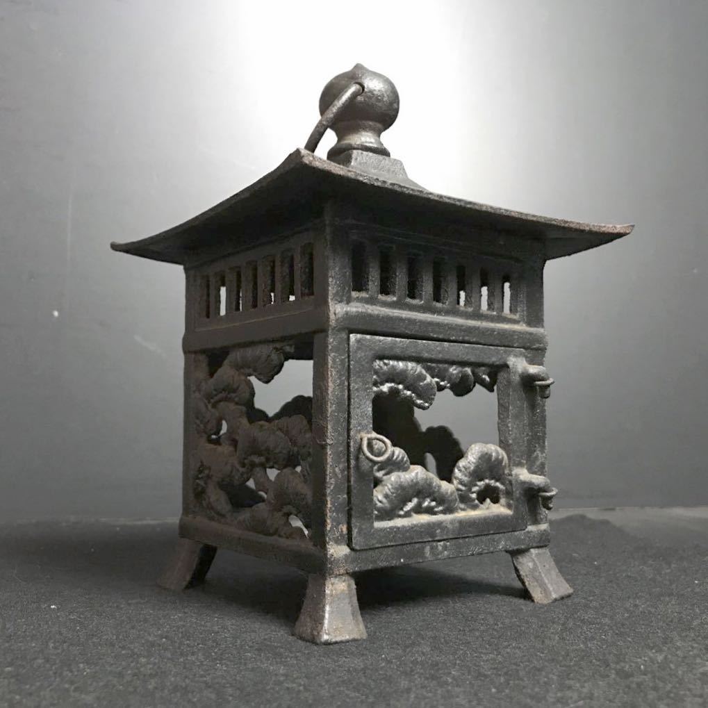 BY886] 鋳鉄製 吊燈籠 高さ約20cm 松葉紋 吊灯篭 灯籠 灯火器 行燈