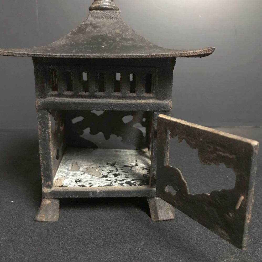 BY886] 鋳鉄製 吊燈籠 高さ約20cm 松葉紋 吊灯篭 灯籠 灯火器 行燈