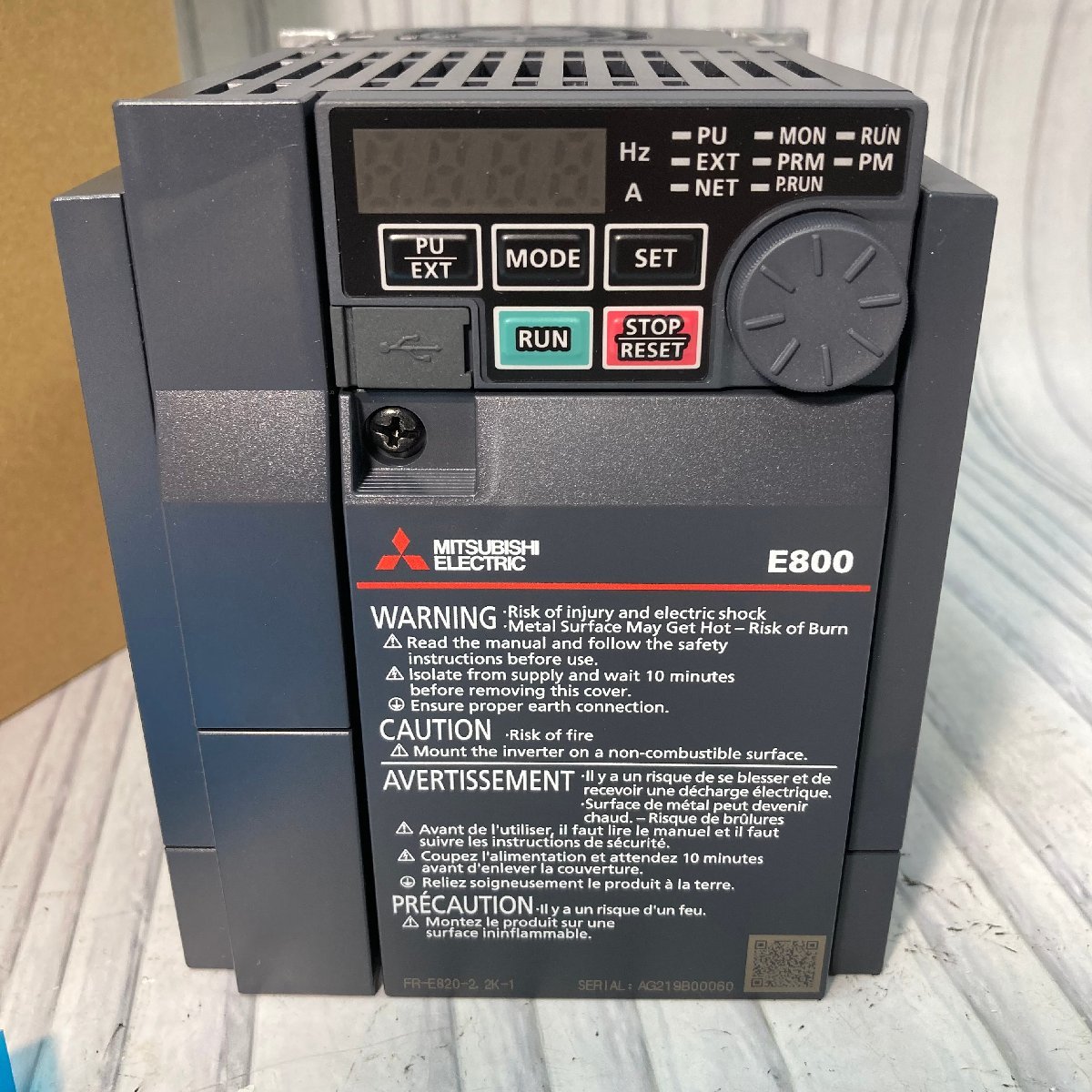m002 D1 新品 三菱電気 インバータ FR-E820-2.2K-1 電材、配電用品