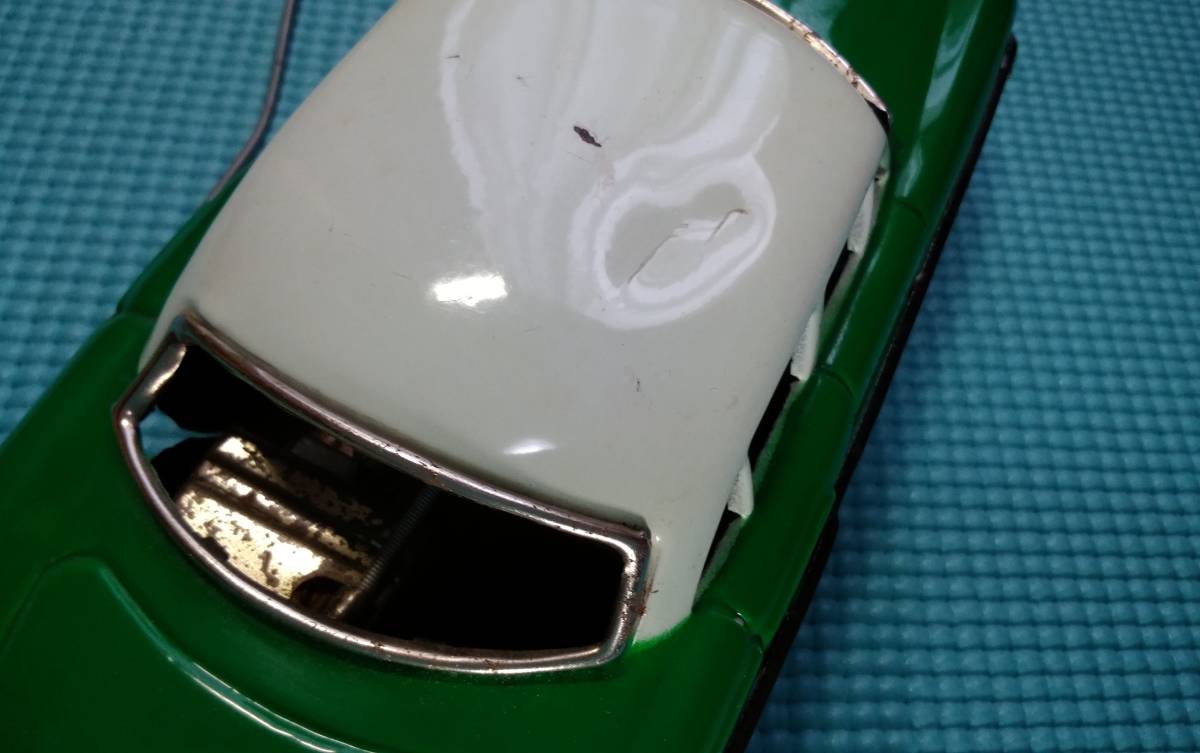 モダントーイ製ブリキアメ車です。シボレー？とても綺麗なグリーンと  