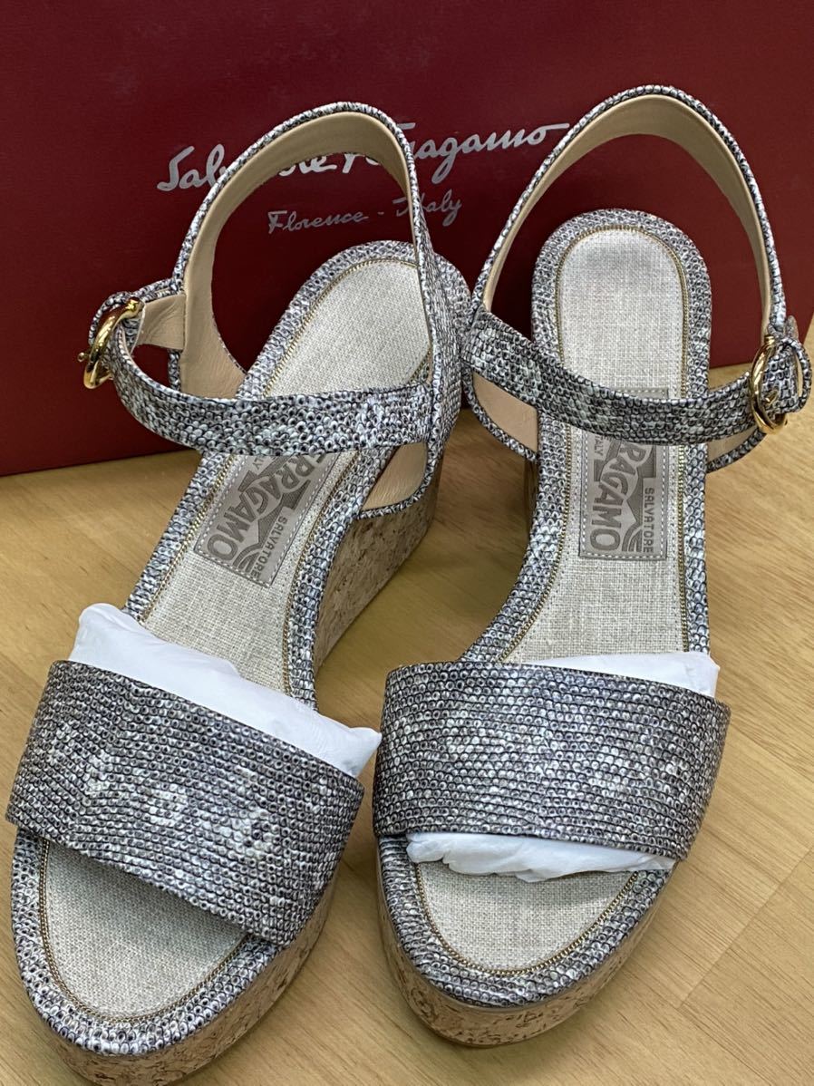 SALVATORE FERRAGAMO ウェッジソールサンダル パイソン柄