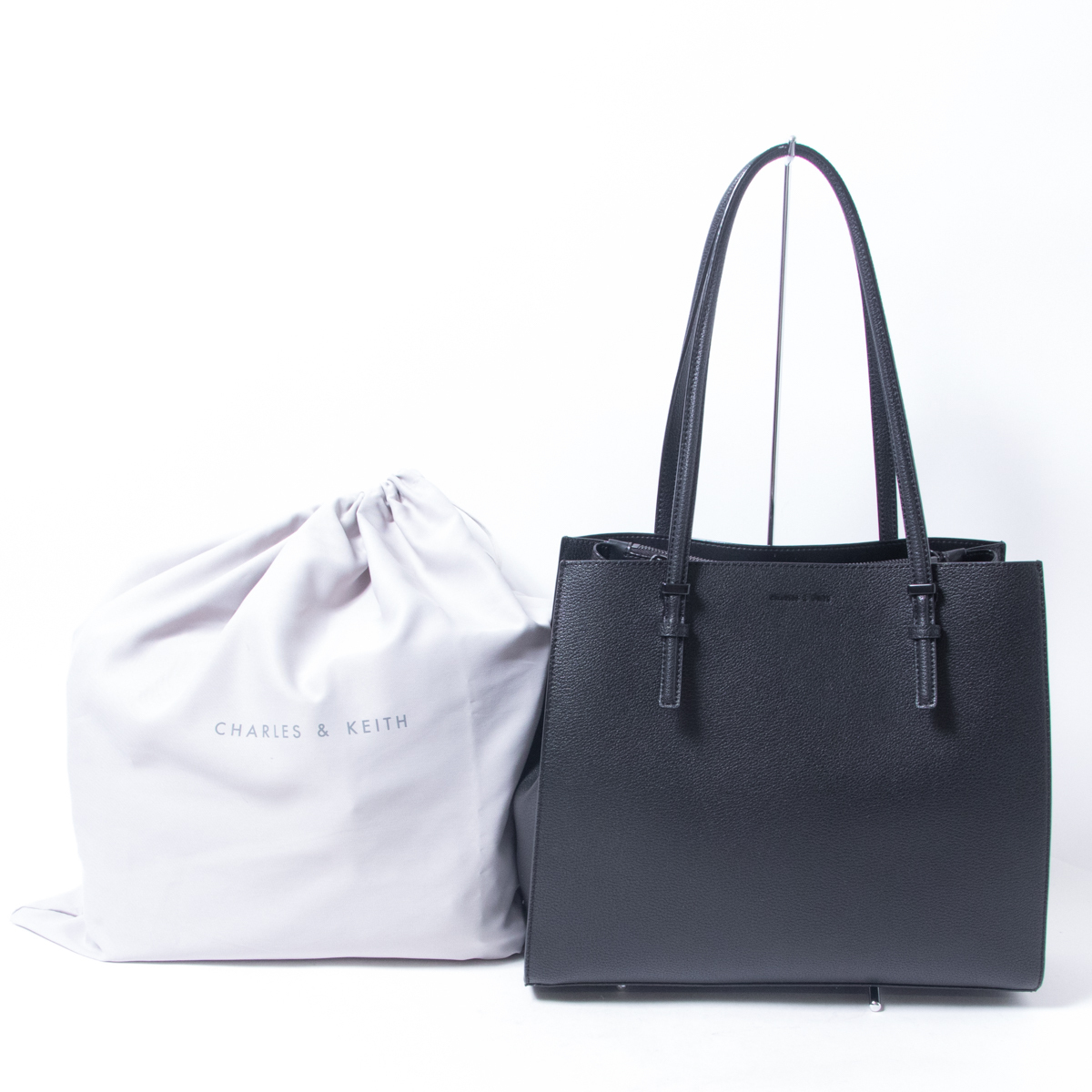美品】CHARLES & KEITH アイボリー ショルダーバッグ 美品 CHARLES 