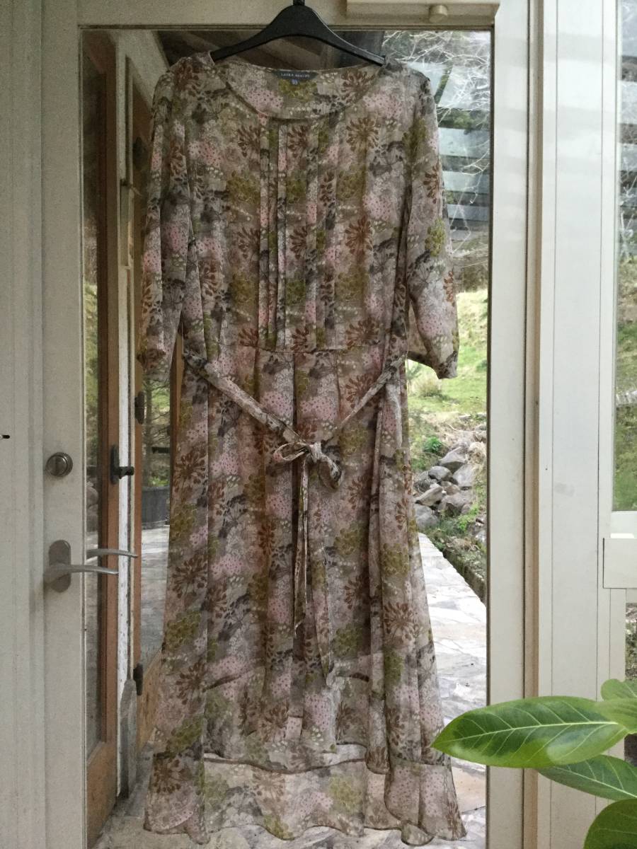 ローラアシュレイ ベージュ地モスグリーンこげ茶花柄シフォンワンピース１３号 ワンピース 売買されたオークション情報 Yahooの商品情報をアーカイブ公開 オークファン Aucfan Com
