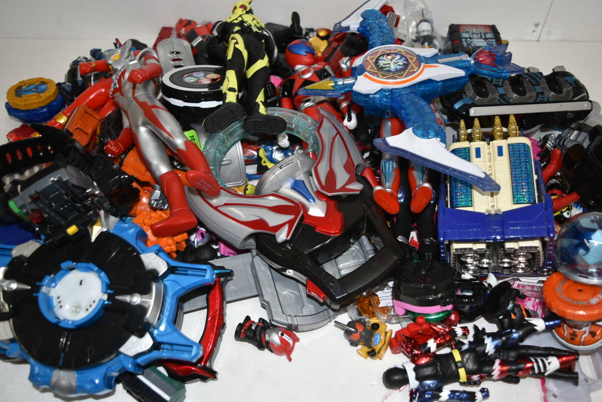 30Mdd まとめて箱詰め Toy 中古ジャンク品ライダー&戦隊ヒーロー