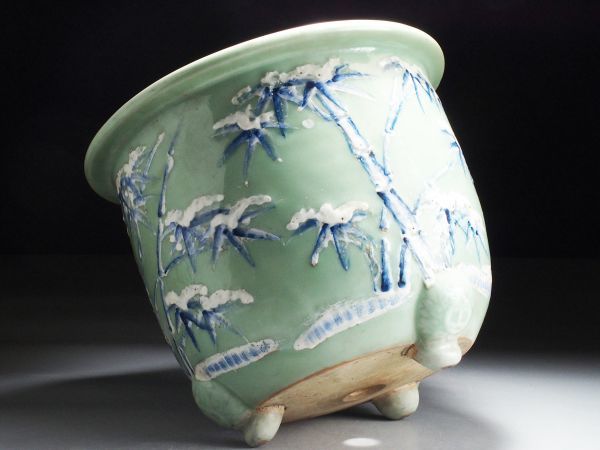 R654. 古美術 時代物 瀬戸青磁 雪竹図 三足鉢 植木鉢 / 陶器陶芸盆栽