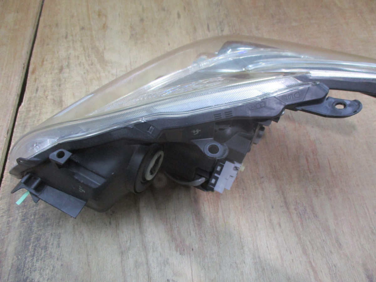 即決　プリウス　ZVW30 後期　LED　右ヘッドライト　純正　81145‐47383/ KOITO 47-30 刻印:サ プリウス ZVW30 後期 プリウス30 純正ヘッドライト ジャンク!!
