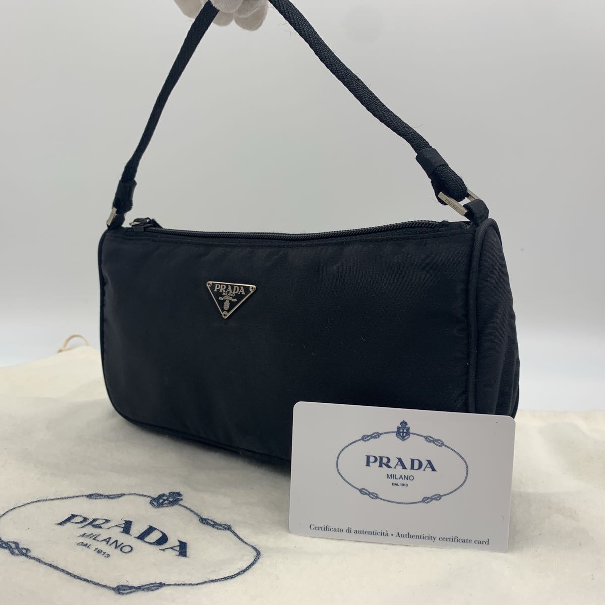 新作登場，定番 1円 極 PRADA プラダ ナイロン 三角プレート ミニ アクセサリー ポーチ ハンドバッグ 手提げ テスート ブラック 黒 白タグ 正規品(ハンドバッグ)｜売買されたオークション情報、yahooの商品情報 かばん、バッグ