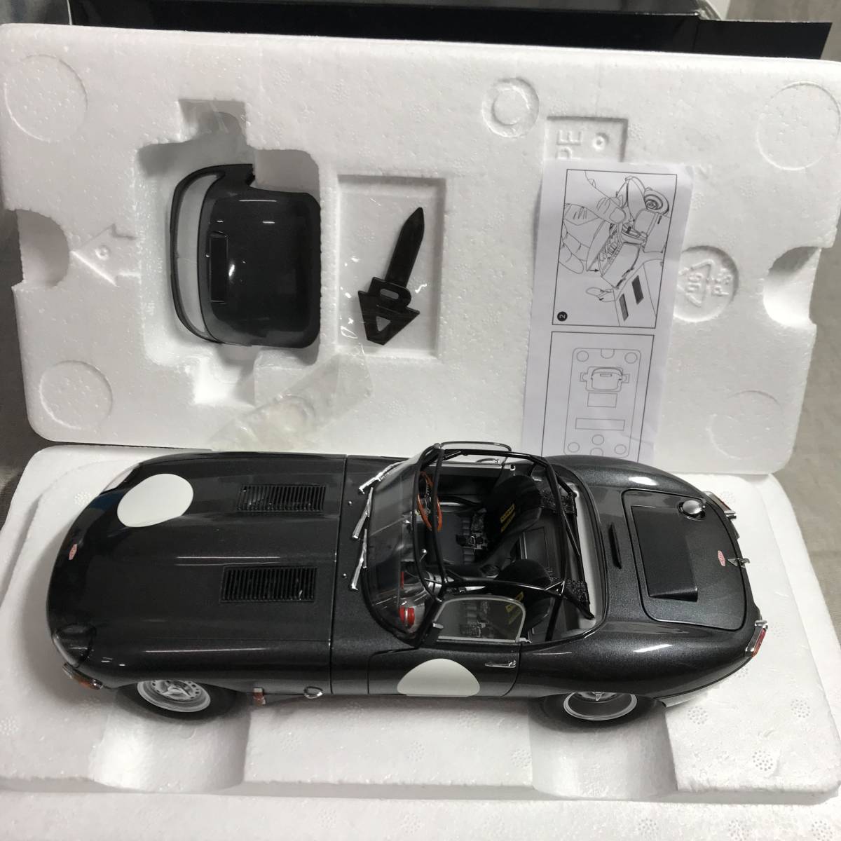 AUTOart 1&frasl;18 ジャガー Eタイプ ライトウェイト | ホワイト オートアート Jaguar Lightweight ダーク・グレー 0 - ヨドバシ.com 完成品 （シルバー）73646