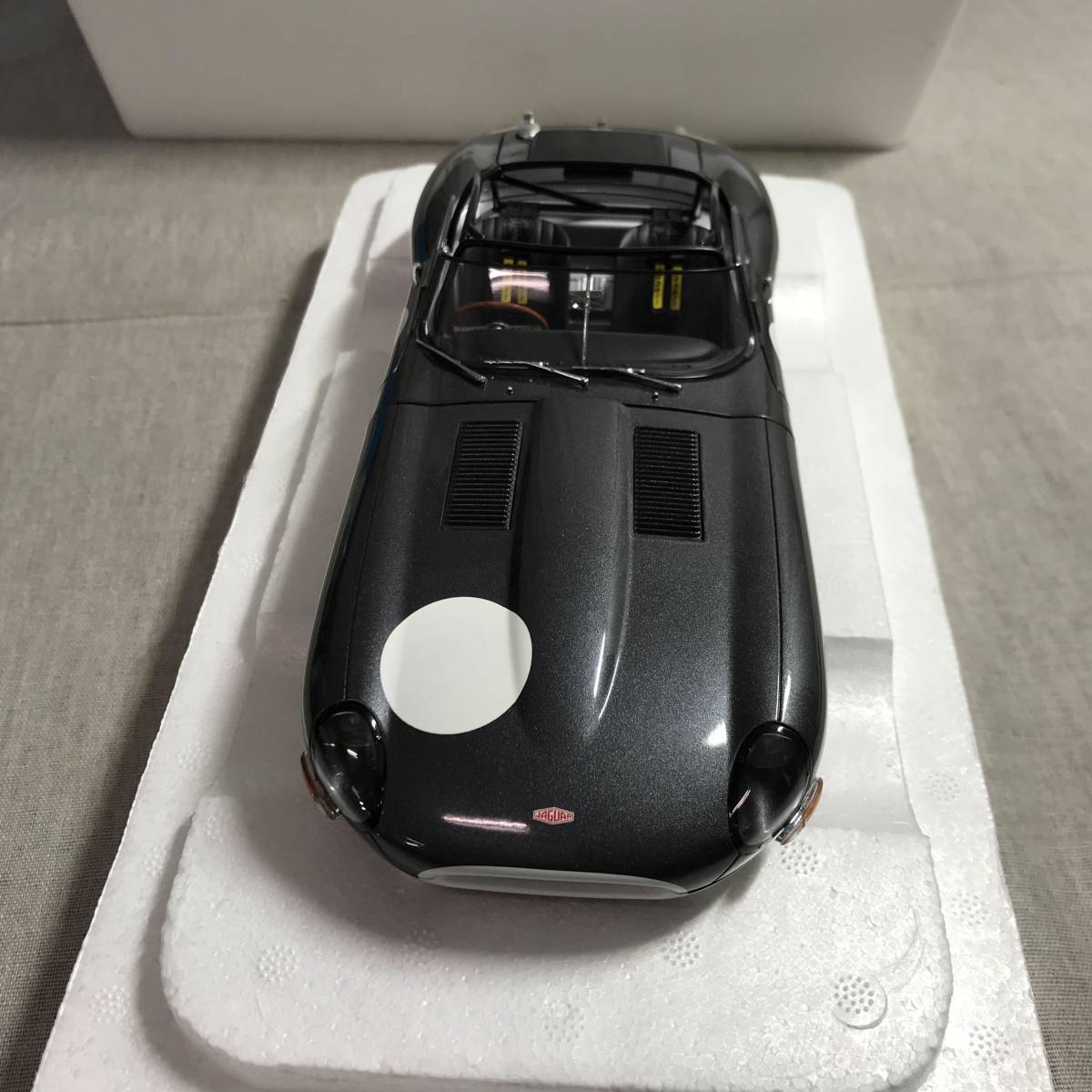 AUTOart 1&frasl;18 ジャガー Eタイプ ライトウェイト | ホワイト オートアート Jaguar Lightweight ダーク・グレー 0 - ヨドバシ.com 完成品 （シルバー）73646