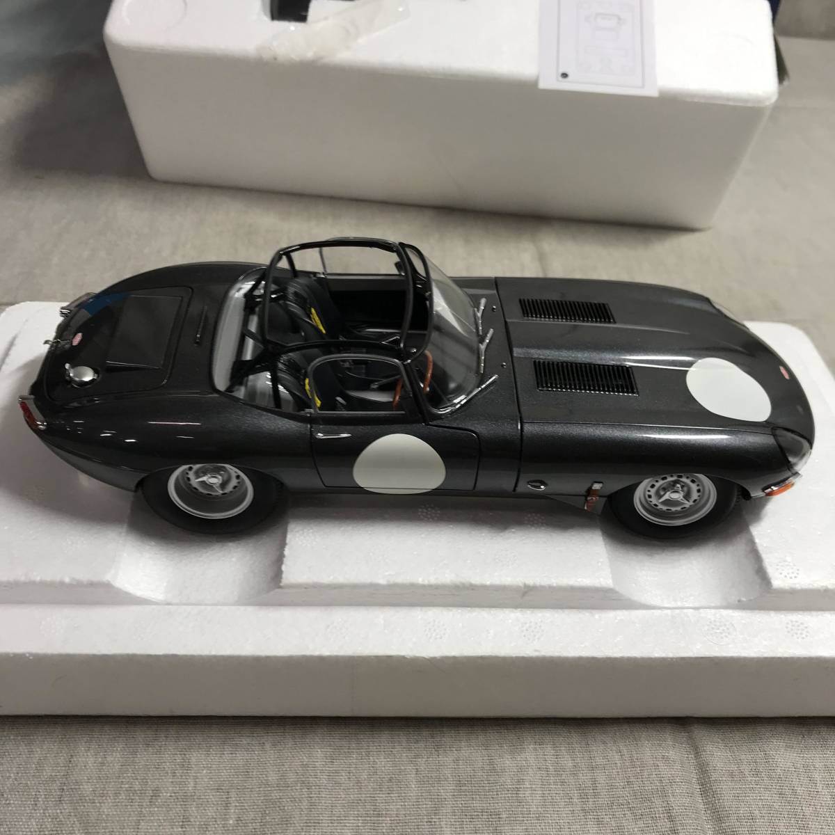 AUTOart 1&frasl;18 ジャガー Eタイプ ライトウェイト | ホワイト オートアート Jaguar Lightweight ダーク・グレー 0 - ヨドバシ.com 完成品 （シルバー）73646