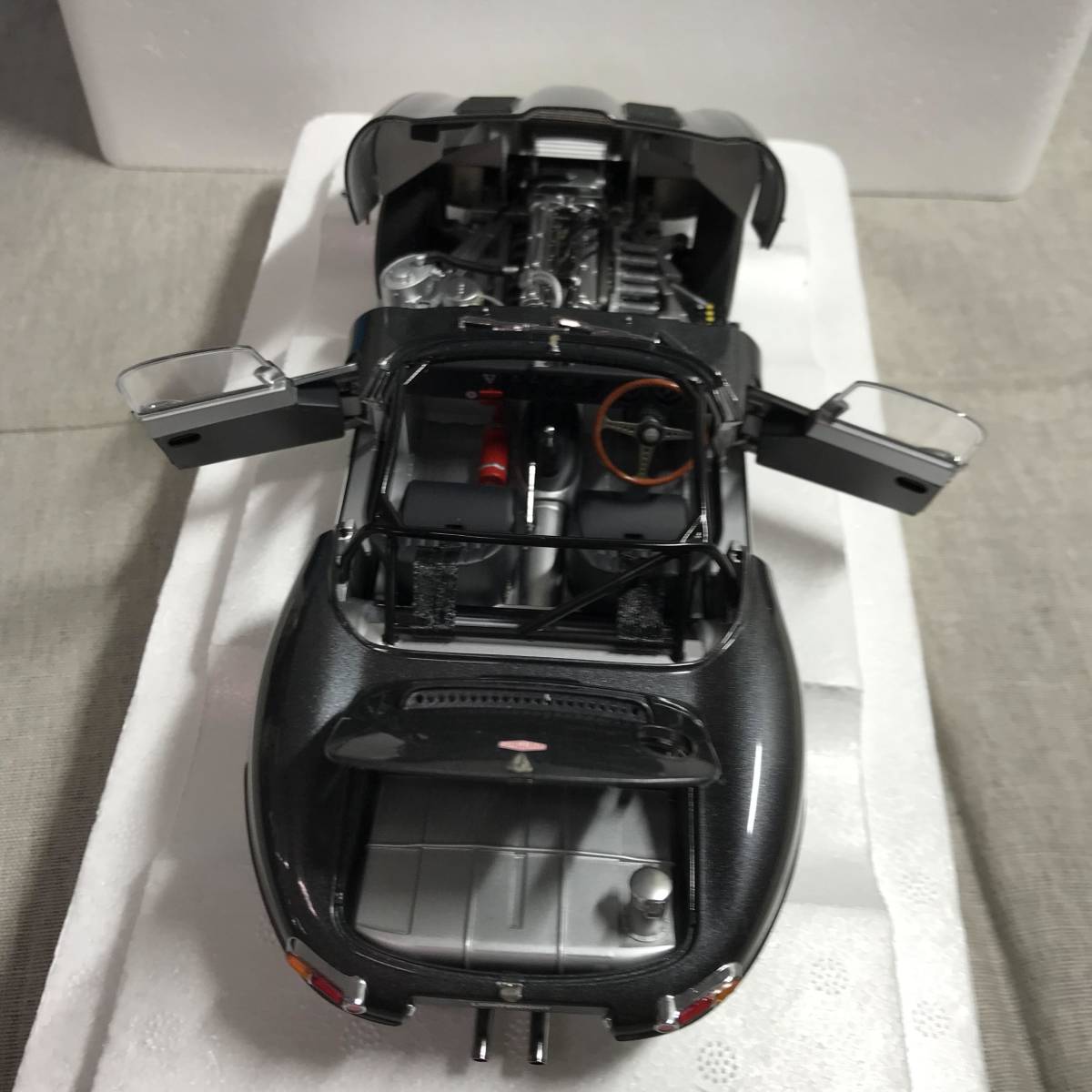 AUTOart 1&frasl;18 ジャガー Eタイプ ライトウェイト | ホワイト オートアート Jaguar Lightweight ダーク・グレー 0 - ヨドバシ.com 完成品 （シルバー）73646