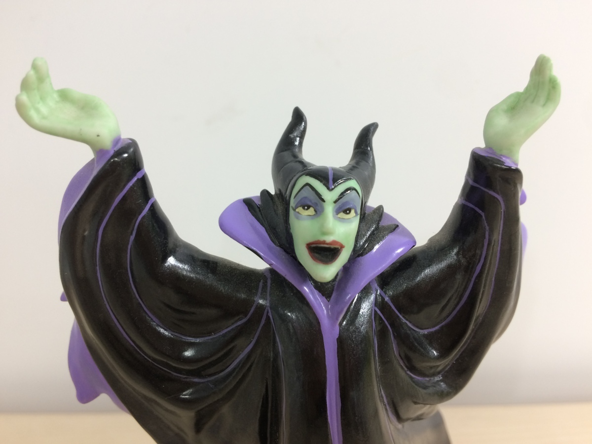 ディズニー ヴィランズ 眠れる森の美女 マレフィセント フィギュアリン 