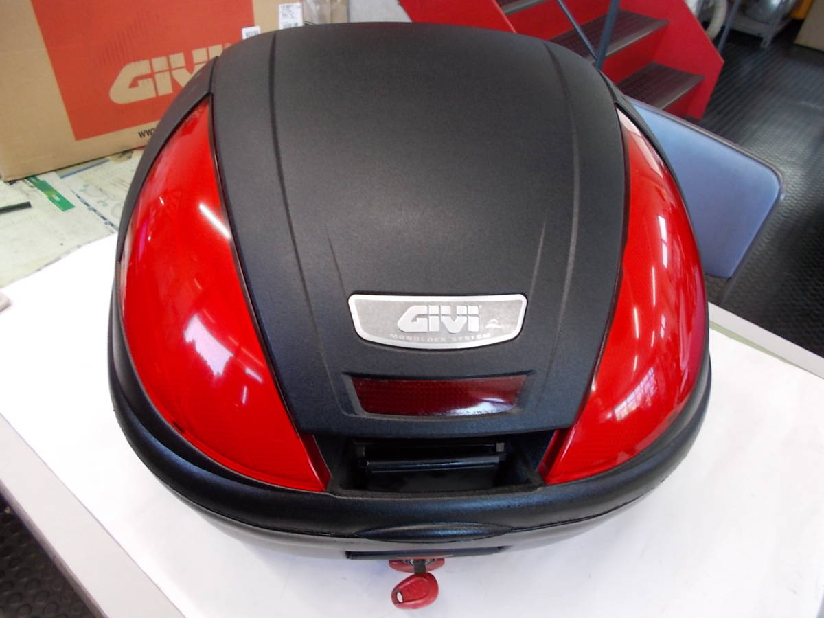 送料無料，定番 GIVI リヤボックス トップケース E370N 39L(トップケース)｜売買されたオークション情報、yahooの商品情報をアーカイブ公開 - オークファン トップケース