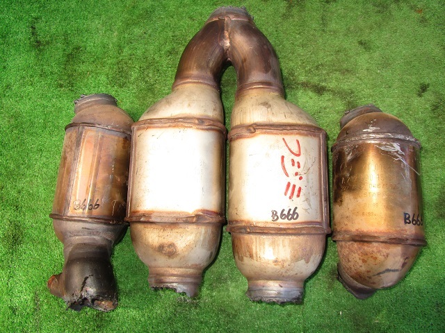  ベンツ C240W W202 GH-202086 M1121 純正触媒 刻印 KT0146/0147 コンバーター Catalyzer パラジウム 素材用 棚落ち無し B666(マフラー)｜売買されたオークション情報、yahooの商品情報をアーカイブ公開 - オー メルセデス・ベンツ用