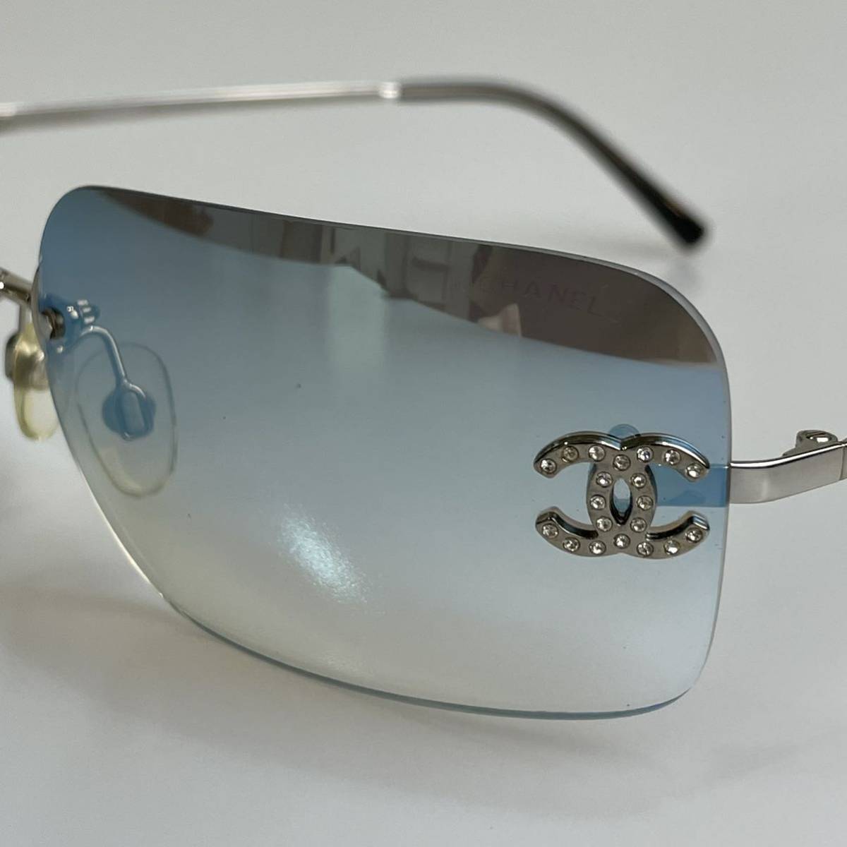 CHANELサングラス　希少シルバー色 CHANEL シャネル 4017-D C124/Z1 シルバーフレーム グラデーション