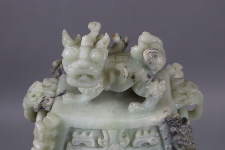 中国美術 翡翠玉石彫刻 饕餮紋環付蓋物 香炉 唐木台付 置物 高41cm 9kg