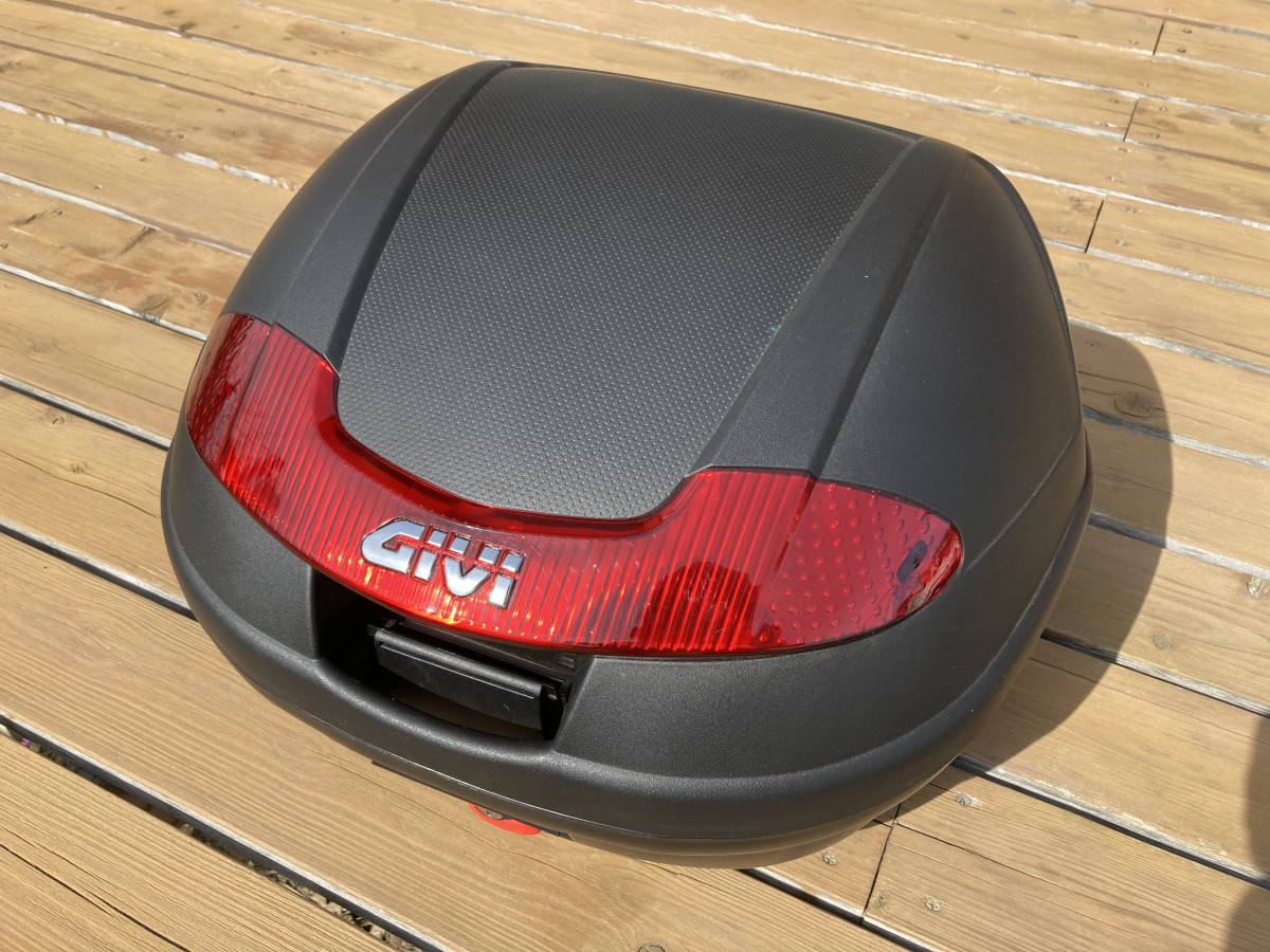 66788 GIVI E340N VISION モノロックケース (34L) 未塗装ブラック 