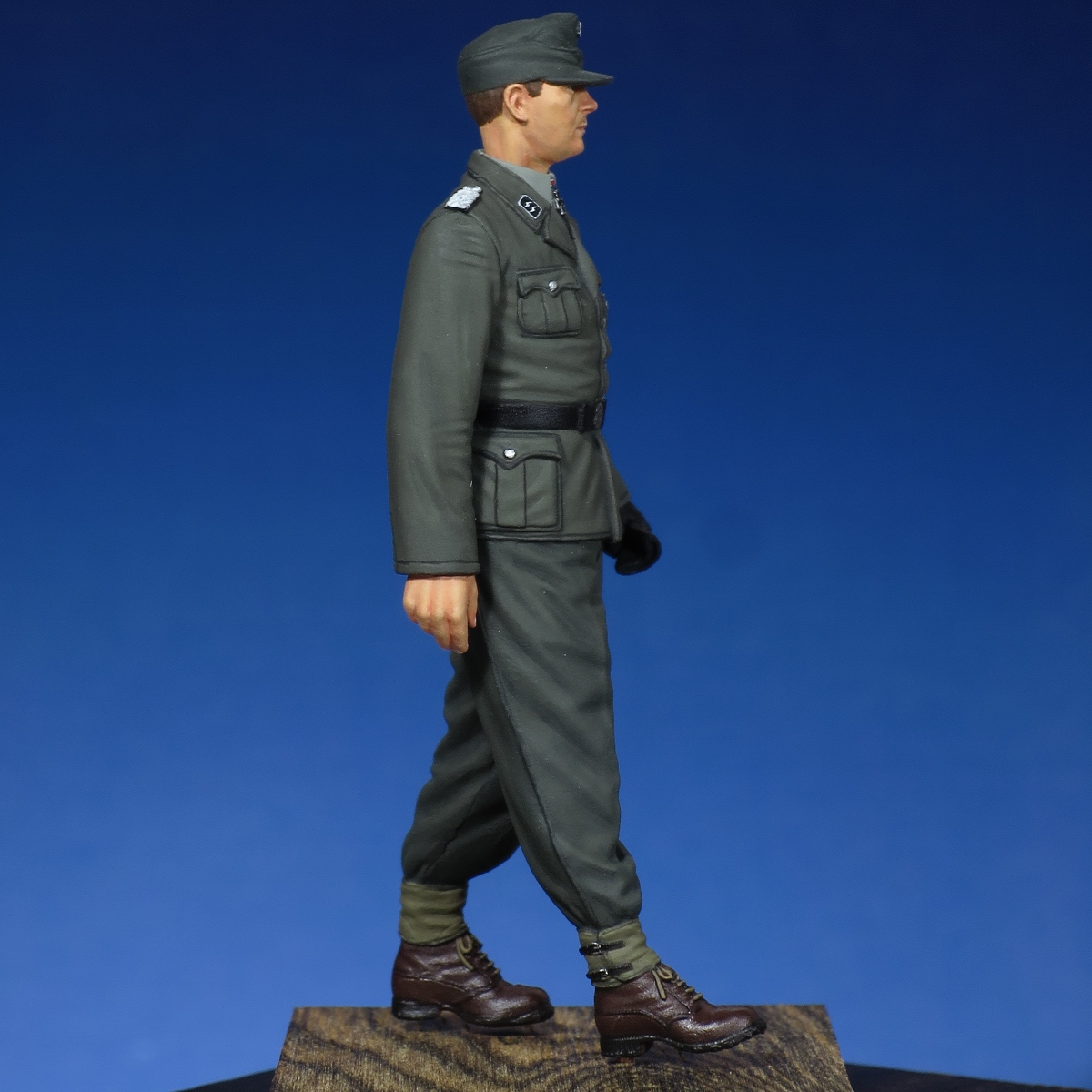 Os 完成品 1 35 フィギュア Ww2 ドイツ兵 武装親衛隊 オットー スコルツェニー少佐 ブダペスト1944 Painted And Built Figure 50mm 完成品 売買されたオークション情報 Yahooの商品情報をアーカイブ公開 オークファン Aucfan Com