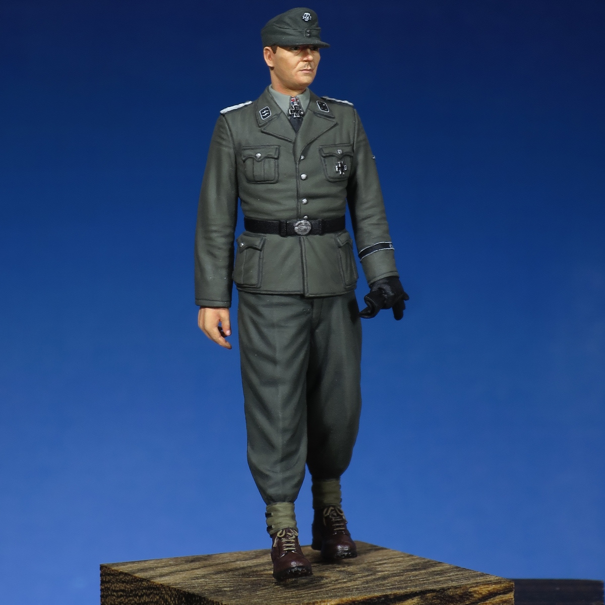 Os 完成品 1 35 フィギュア Ww2 ドイツ兵 武装親衛隊 オットー スコルツェニー少佐 ブダペスト1944 Painted And Built Figure 50mm 完成品 売買されたオークション情報 Yahooの商品情報をアーカイブ公開 オークファン Aucfan Com