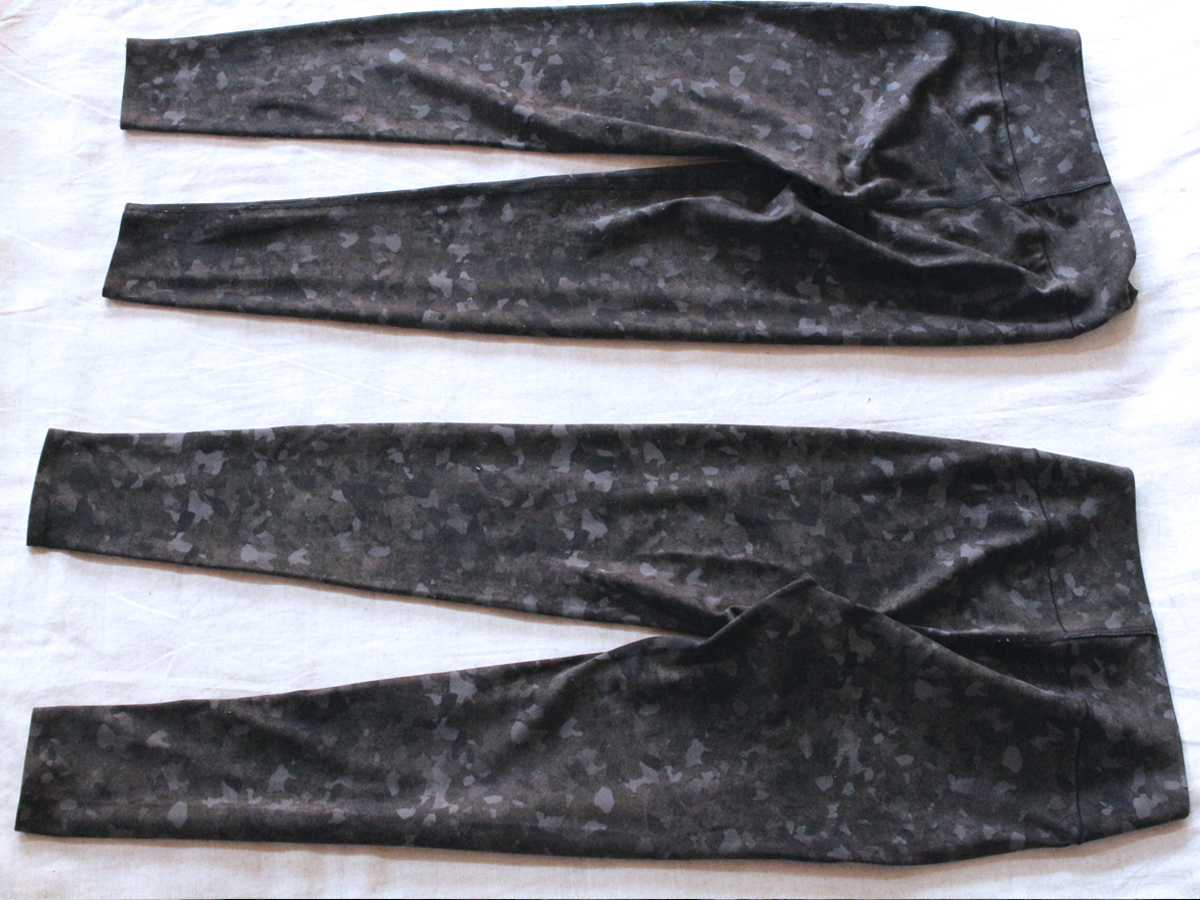 2点set ユニクロ Uniqlo 速乾 エアリズム Uvカット スポーツレギンス S フィットネスパンツ レギンス 水彩模様 ブラック 150 レディース スパッツ 売買されたオークション情報 Yahooの商品情報をアーカイブ公開 オークファン Aucfan Com