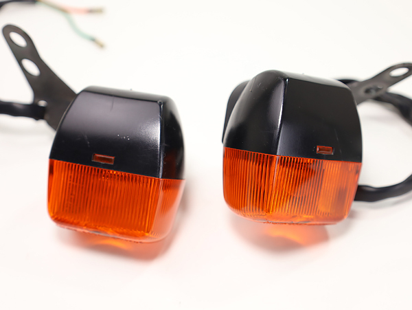 CRM250AR MD32 純正フロントウインカー！E142HO