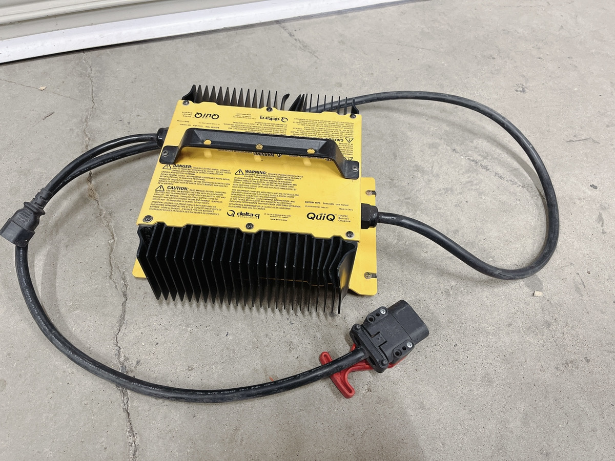 動作OK Delta-Q 912-2400-15 バッテリー 充電器 , 搭乗式スイーパー 
