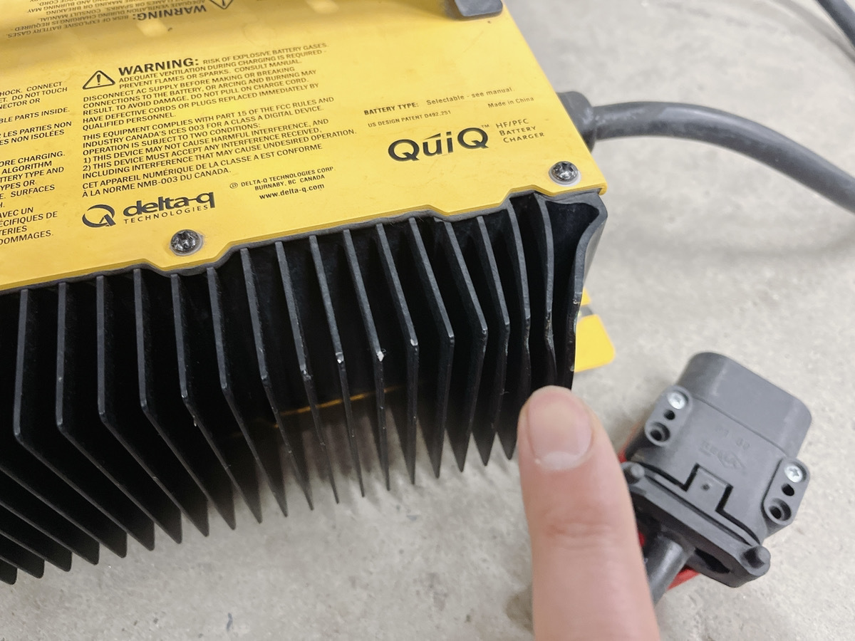 動作OK Delta-Q 912-2400-15 バッテリー 充電器 , 搭乗式スイーパー 