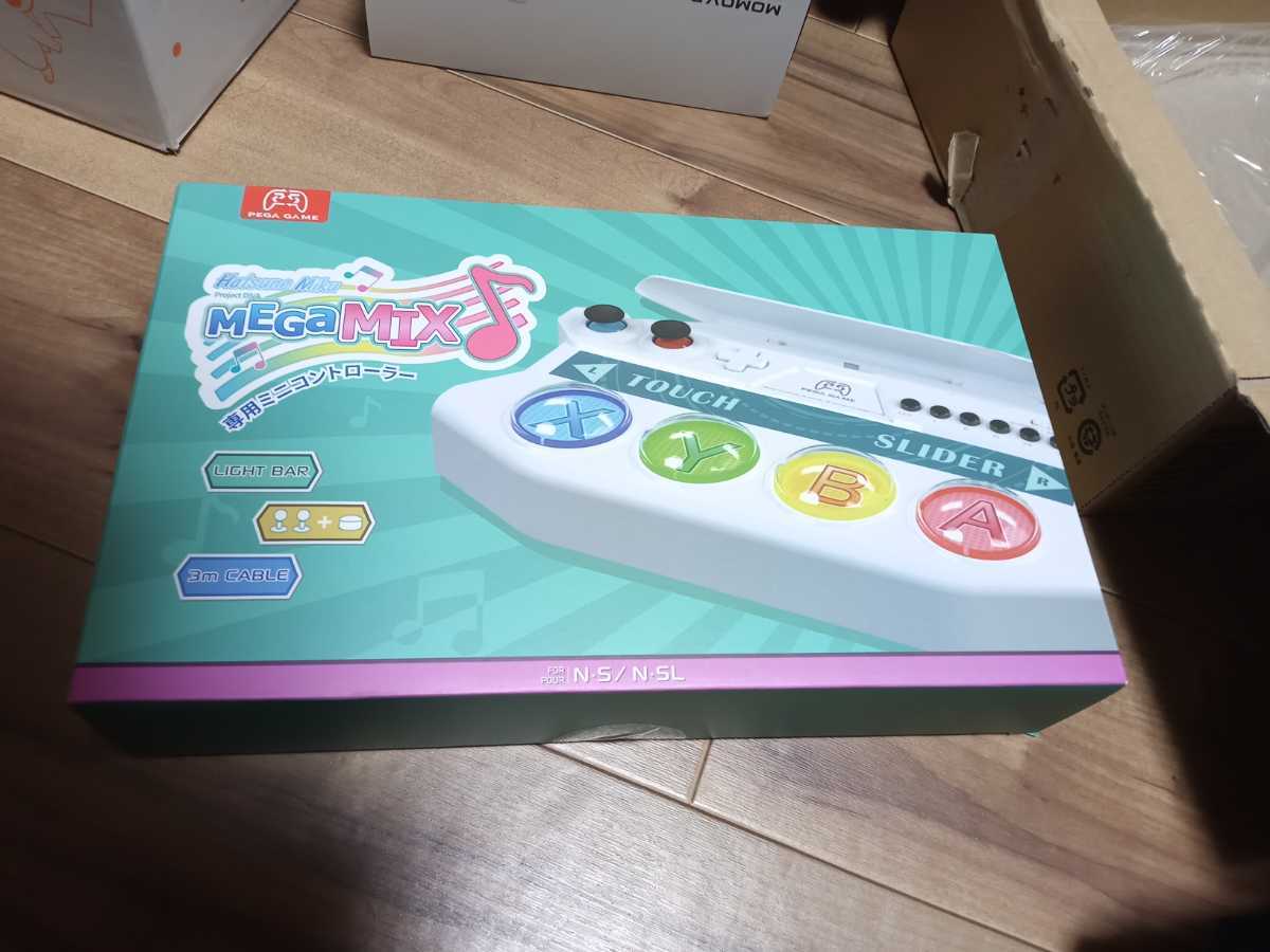 DIVA Project 初音ミク 『初音ミク : MEGA39's PEGA MEGA39ʼs』専用ミニ GEME Nintendo ミニコントローラー | 美品 MEGA39's』専用コントローラー HORI アーケードコントローラー