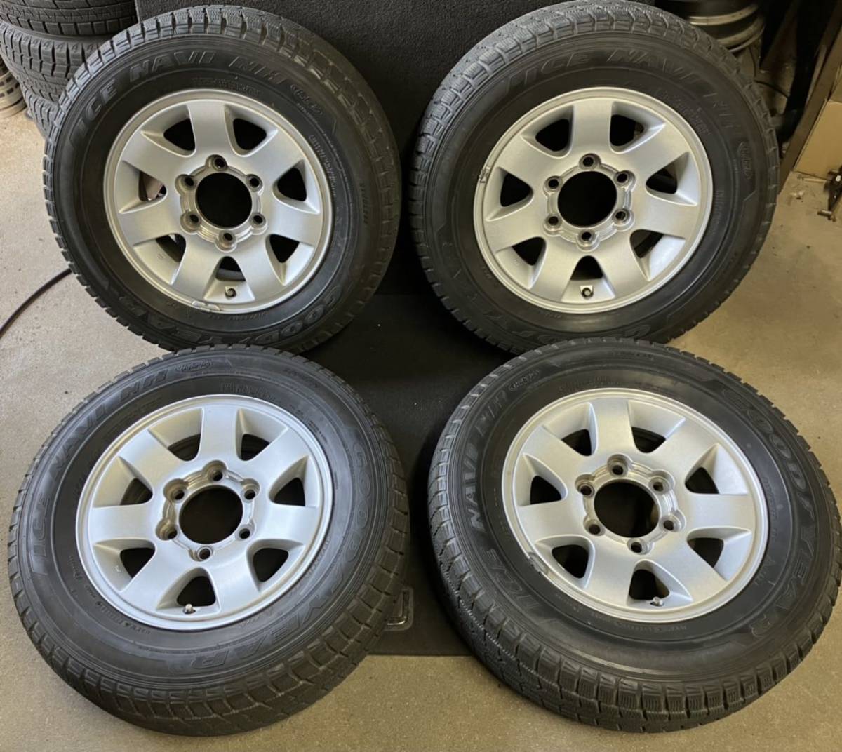 ハイエース トヨタ純正オプション 15×6J アルミホイール タイヤ4本